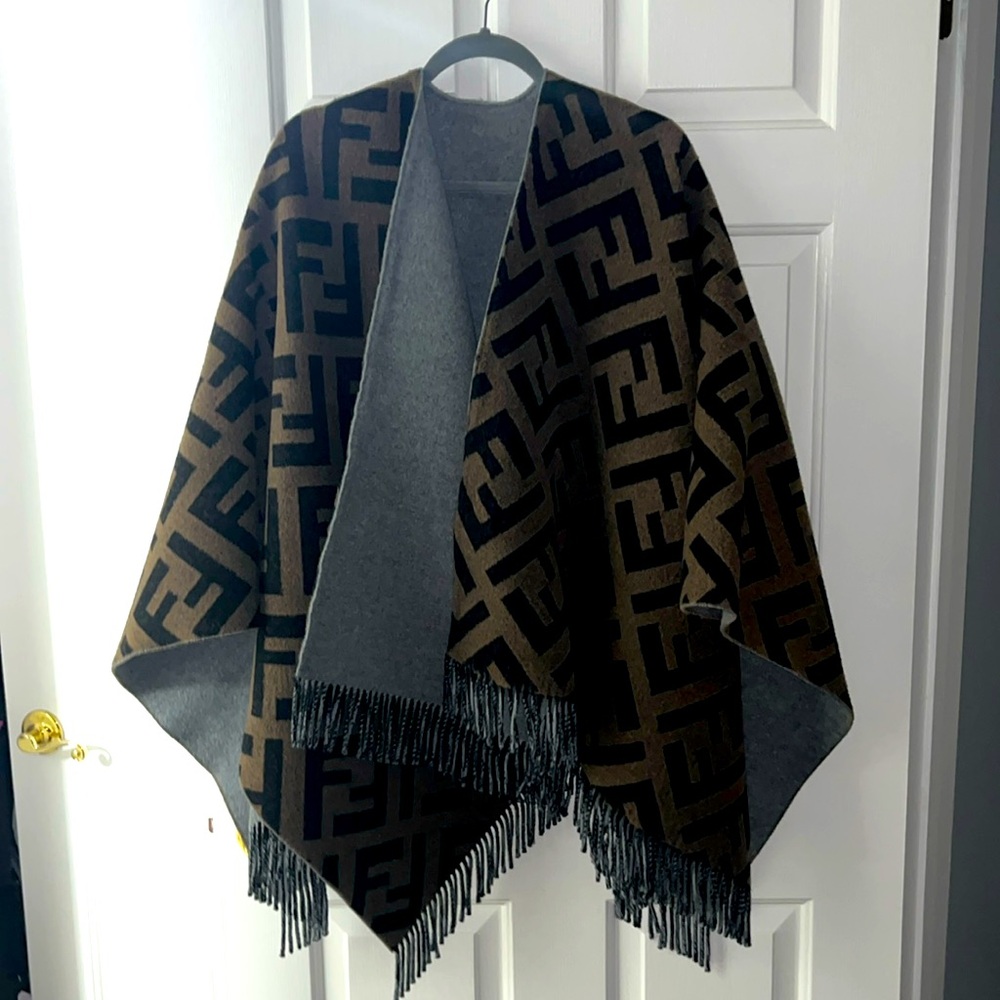 Fendi cashmere reversible cape - very good condition